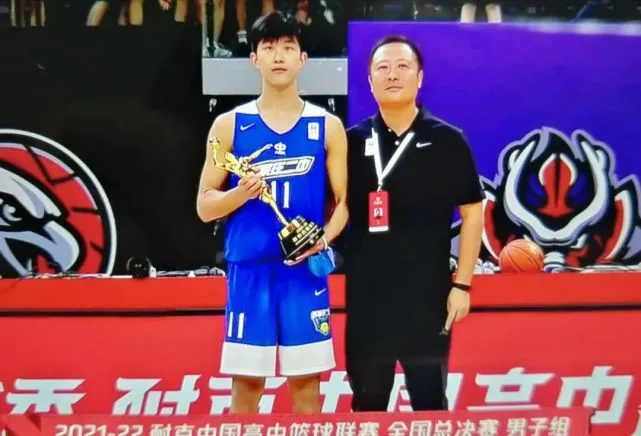 哪里可以学习到高级的篮球战术训练方法?_0