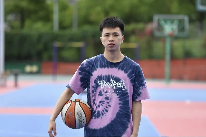 刻苦训练篮球时如何避免受伤的建议_0